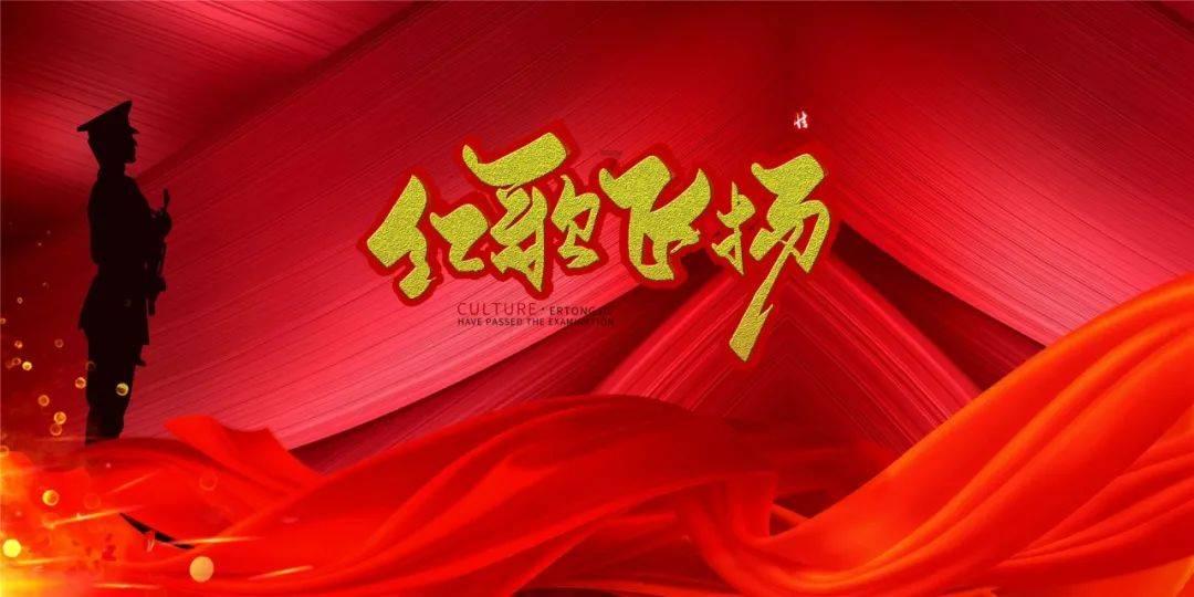 吃早餐的精致女孩